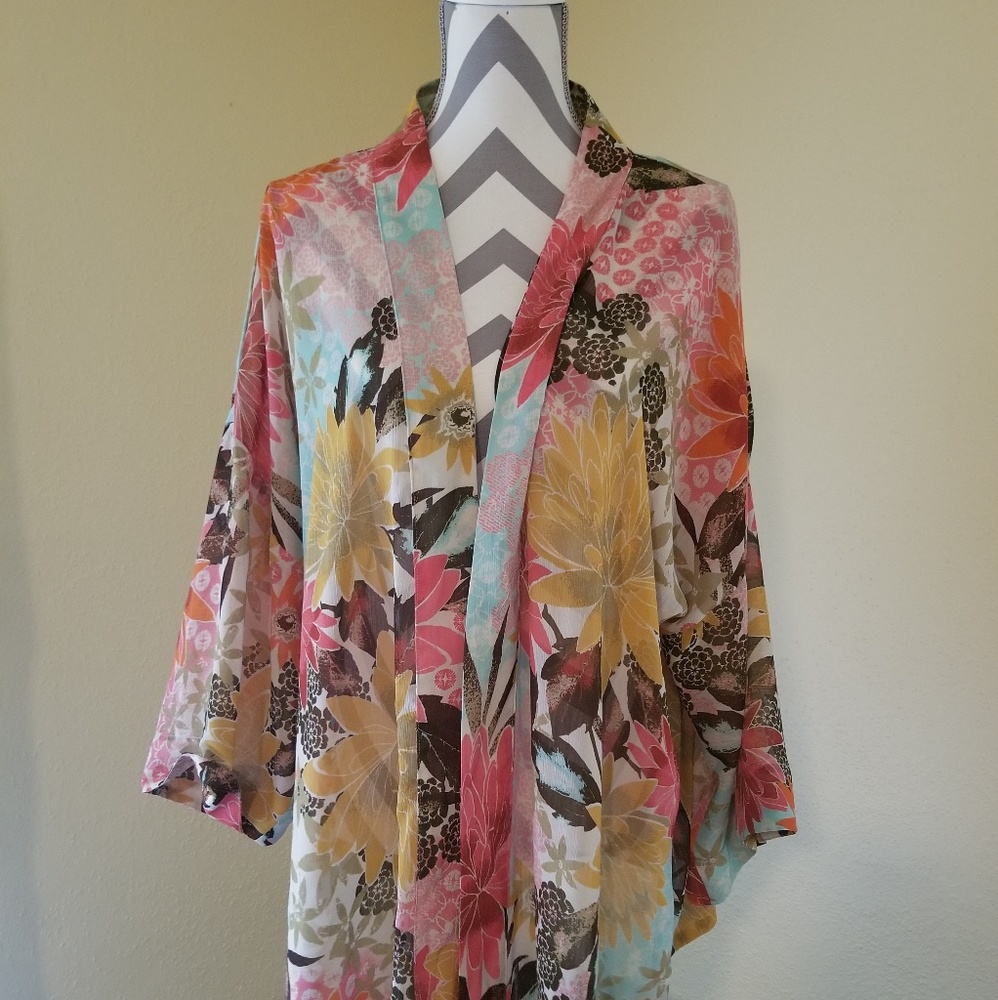 Gorgeous floral light weight tunic/kimono